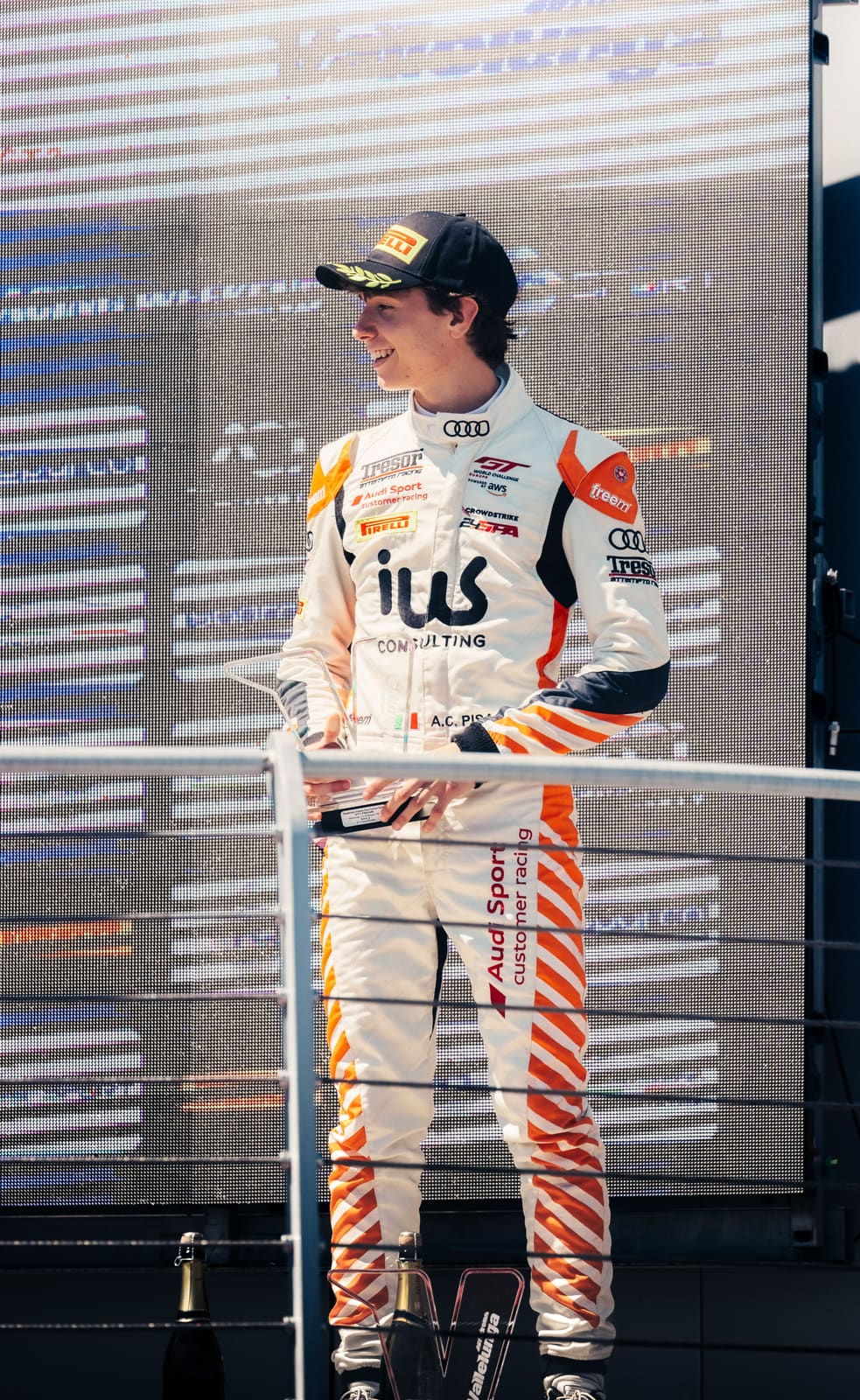 Alberto Clementi Pisani sul podio con il trofeo